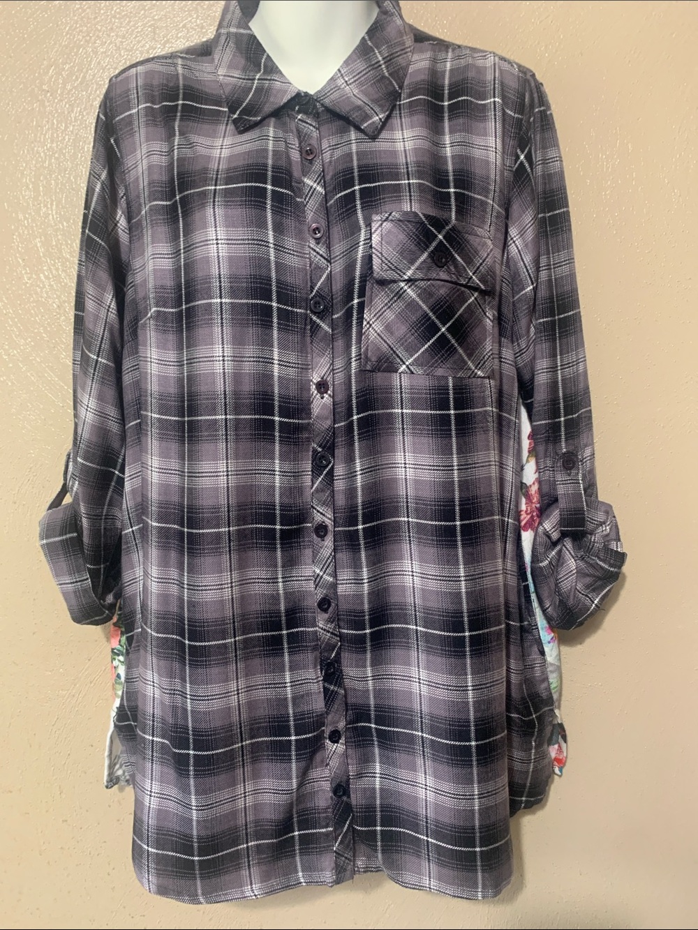 Tolani size LP Black and Gray Plaid Casual Button-Down Shirt Floral Back